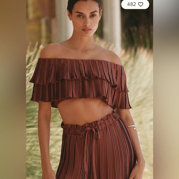 By Anthropologie Off-The-Shoulder Plissé Ruffled Crop Top - Picture 3 of 4